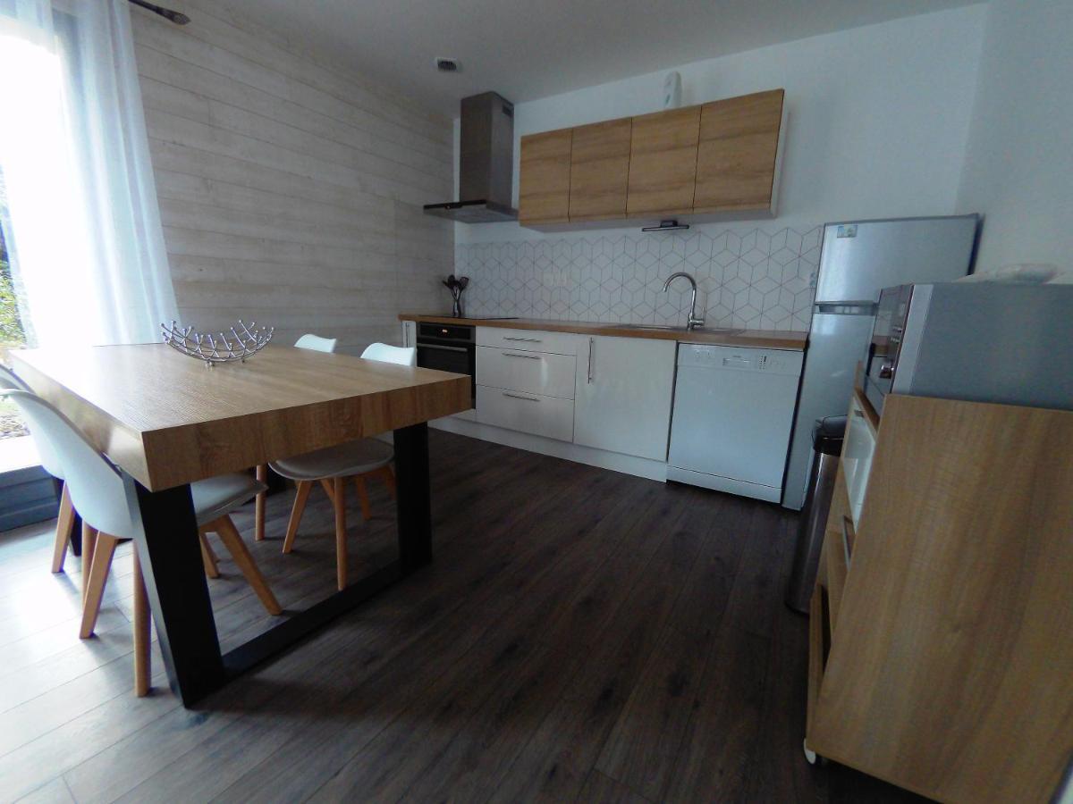 Maison chaleureuse en pleine campagne avec jacuzzi Avensan Extérieur photo