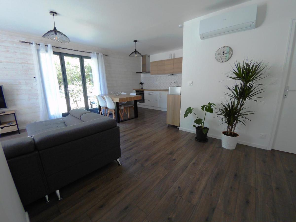 Maison chaleureuse en pleine campagne avec jacuzzi Avensan Extérieur photo