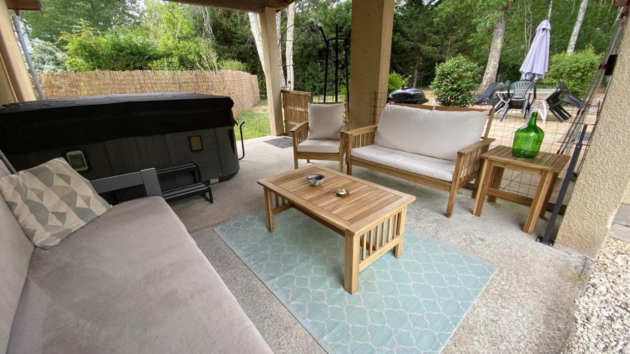 Maison chaleureuse en pleine campagne avec jacuzzi Avensan Extérieur photo
